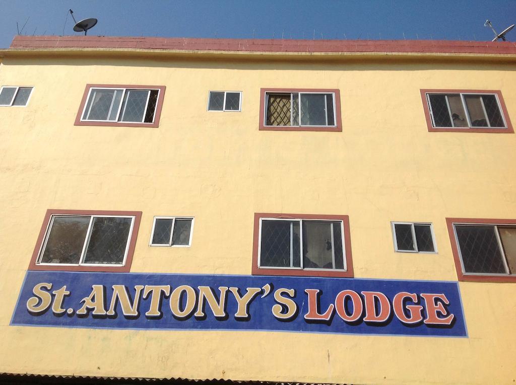 St. Antonys Lodge Kochi Buitenkant foto