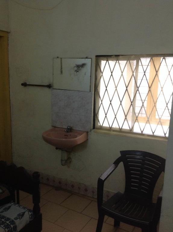 St. Antonys Lodge Kochi Buitenkant foto