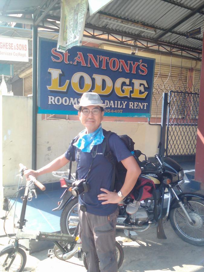 St. Antonys Lodge Kochi Buitenkant foto