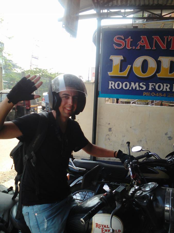 St. Antonys Lodge Kochi Buitenkant foto