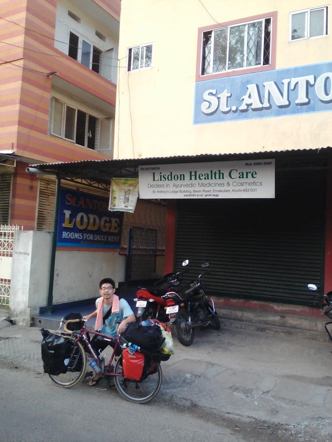 St. Antonys Lodge Kochi Buitenkant foto